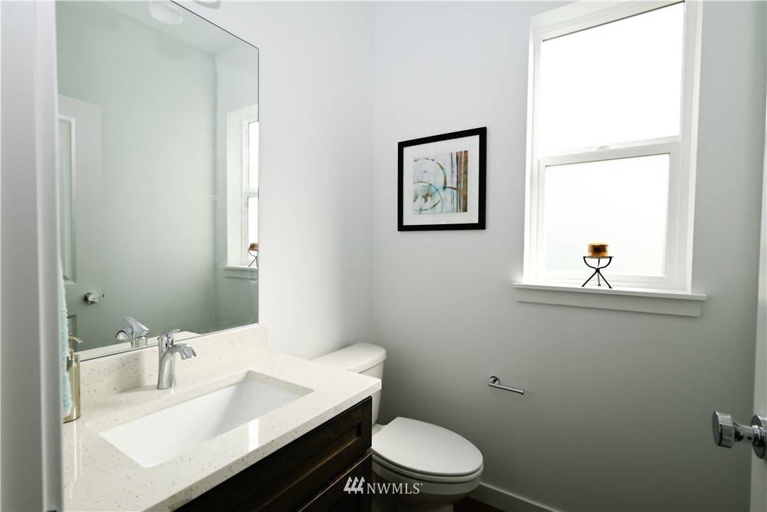 6404 South Langston Road Seattle, WA 98178 - Photo 10 of 19 Gallery Image 10