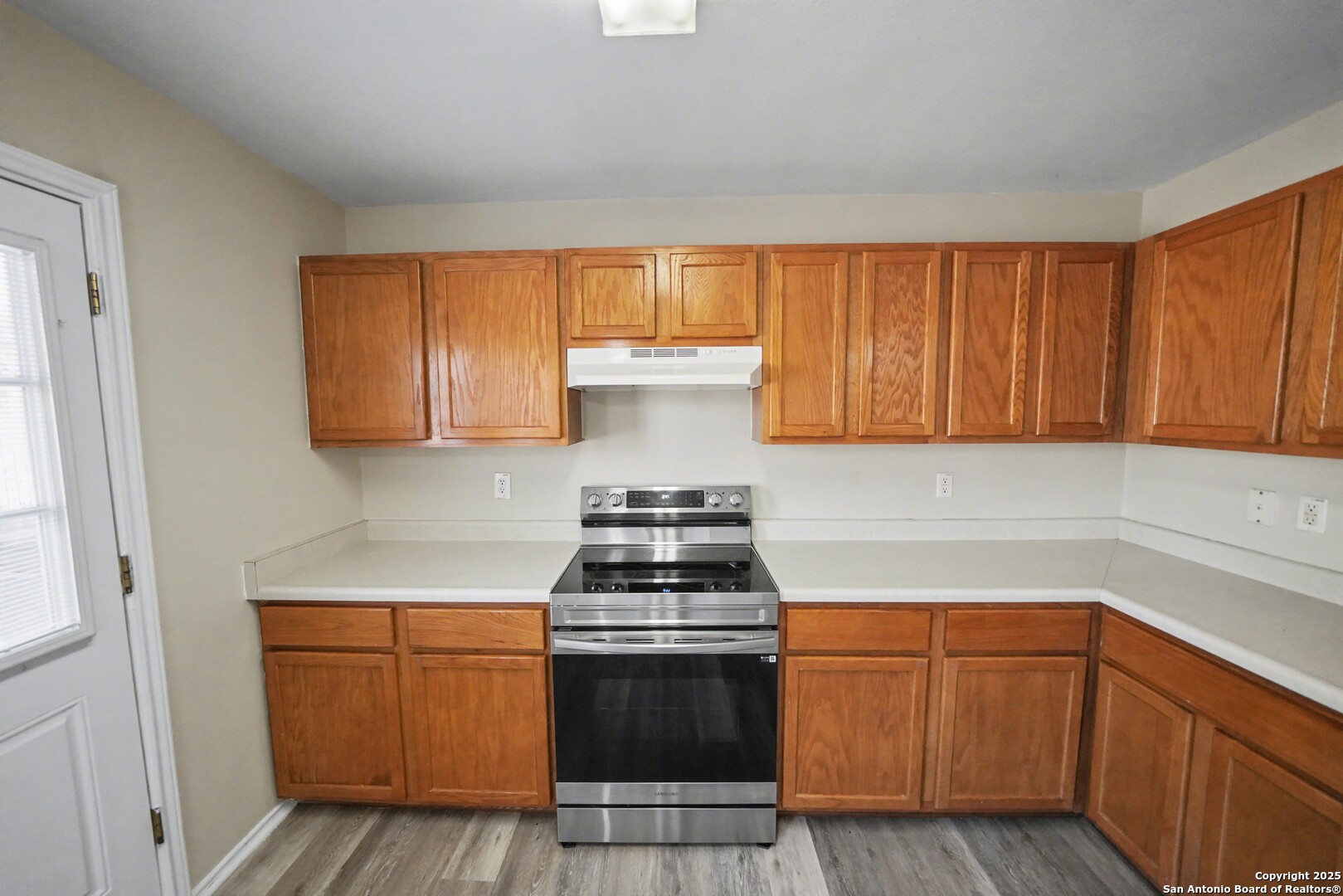 112 Stream Crossing Cibolo, TX 78108 - Photo 14 of 38 a kitchen with granite countertop wood cabinets and a stove top oven