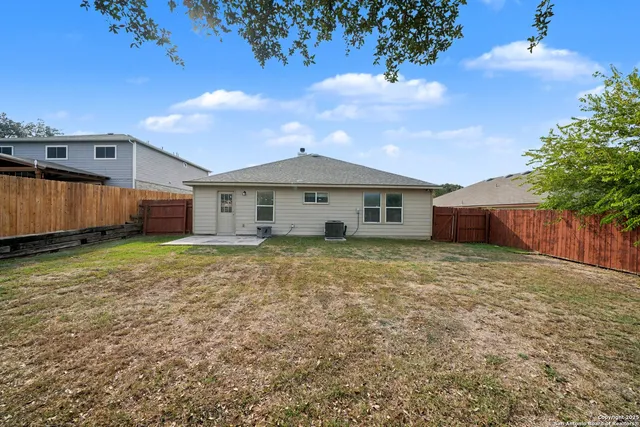 $1,695 | 112 Stream Crossing, Cibolo, TX 78108