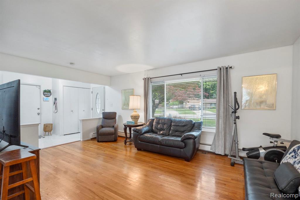 23870 Rockingham Street Southfield, MI 48033 - Photo 4 of 31