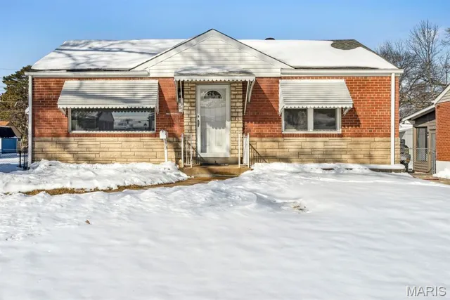 $189,900 | 8015 Parkwood Drive, St. Louis, MO 63123