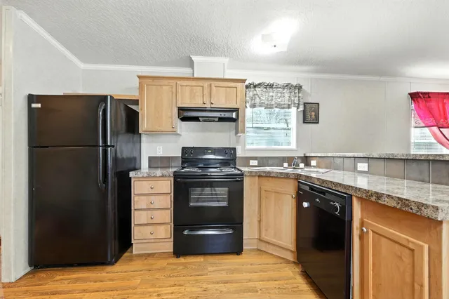 a view of bathroom with shower