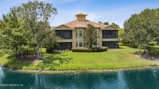 a store filled with lots of different kinds of flowers