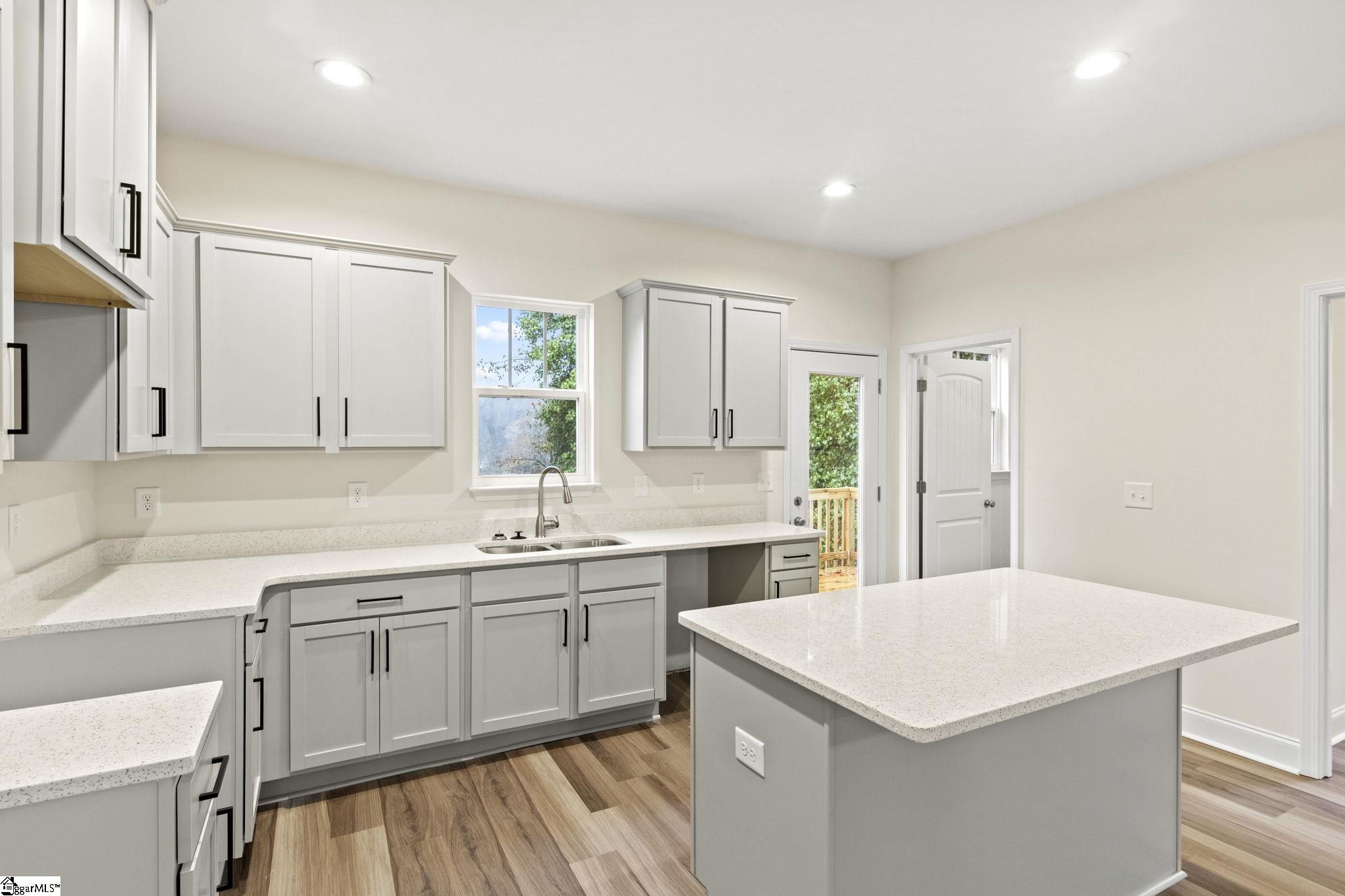 506 Rutherford Road Greenville, SC 29609 - Photo 9 of 23 Gallery Image 9