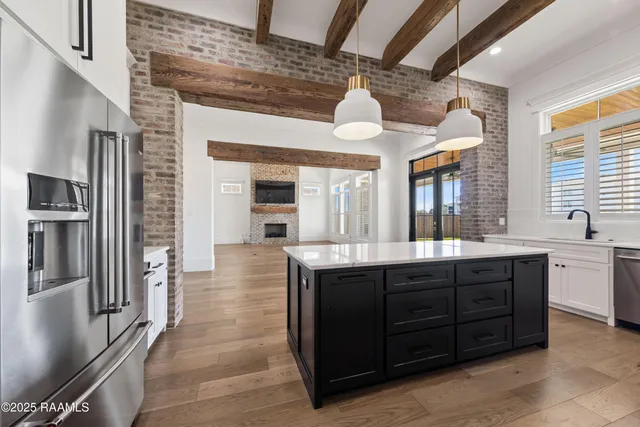 $873,000 | 124 Breakers Way, Scott, LA 70583