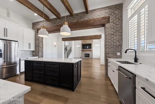 $873,000 | 124 Breakers Way, Scott, LA 70583