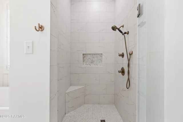 $873,000 | 124 Breakers Way, Scott, LA 70583