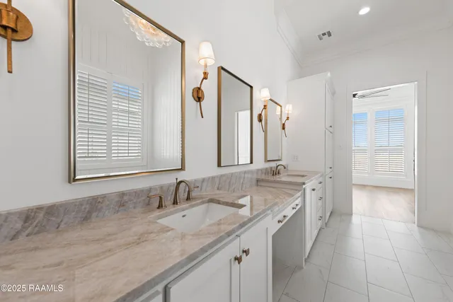 $873,000 | 124 Breakers Way, Scott, LA 70583