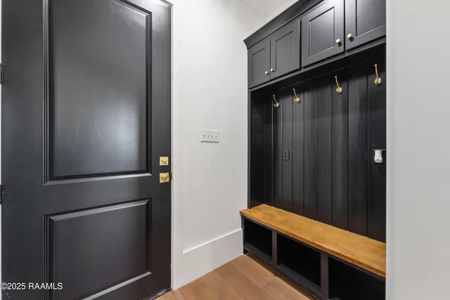 $873,000 | 124 Breakers Way, Scott, LA 70583