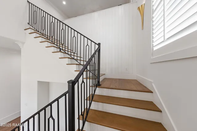 $873,000 | 124 Breakers Way, Scott, LA 70583