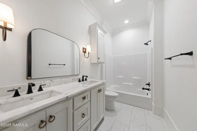 $873,000 | 124 Breakers Way, Scott, LA 70583