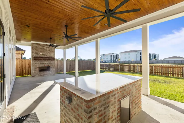 $873,000 | 124 Breakers Way, Scott, LA 70583