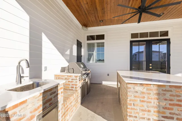 $873,000 | 124 Breakers Way, Scott, LA 70583