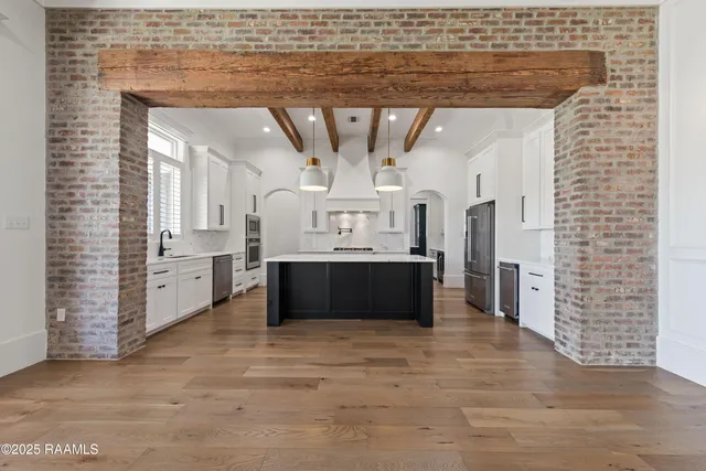 $873,000 | 124 Breakers Way, Scott, LA 70583