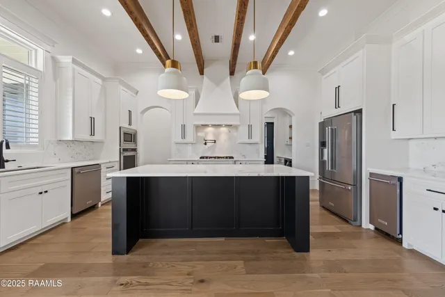 $873,000 | 124 Breakers Way, Scott, LA 70583