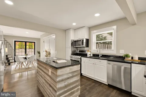 $799,900 | 4000 Roberts Road, Fairfax, VA 22032