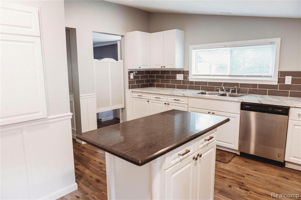225 Elizabeth Lake Road Pontiac, MI 48341 - Photo 12 of 29