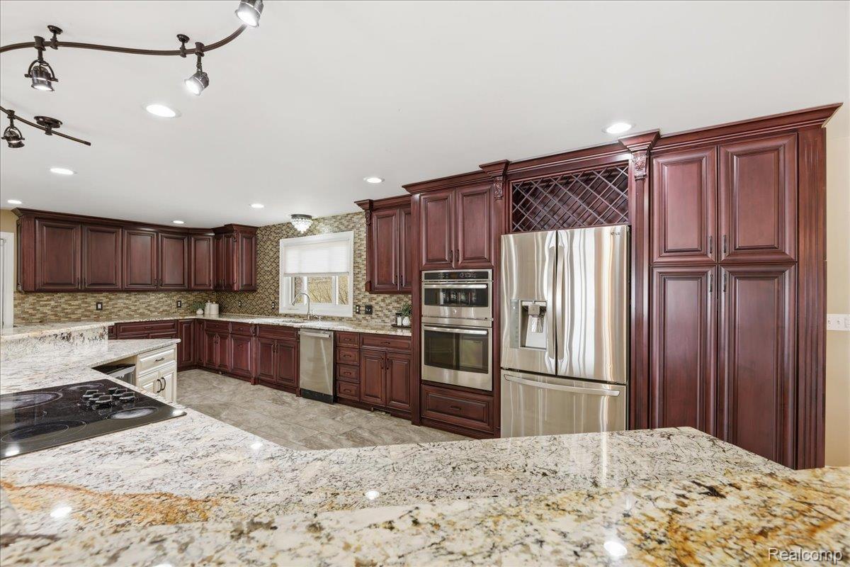 5060 Pratt Road Lapeer, MI 48446 - Photo 9 of 38 08.jpg