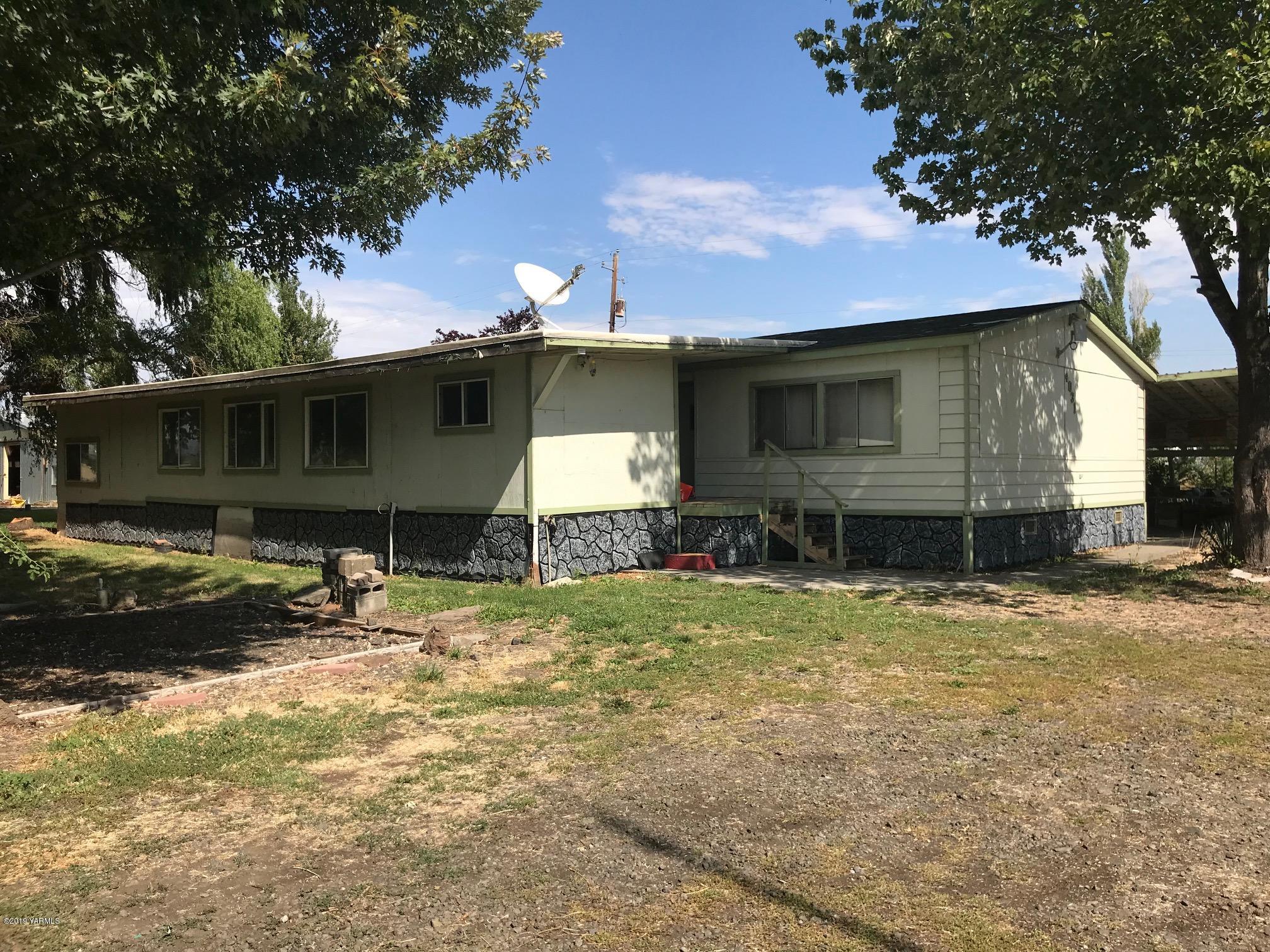4031 Bell Road Yakima, WA 98901 - Photo 1 of 28 a view of a house with a backyard and a tree