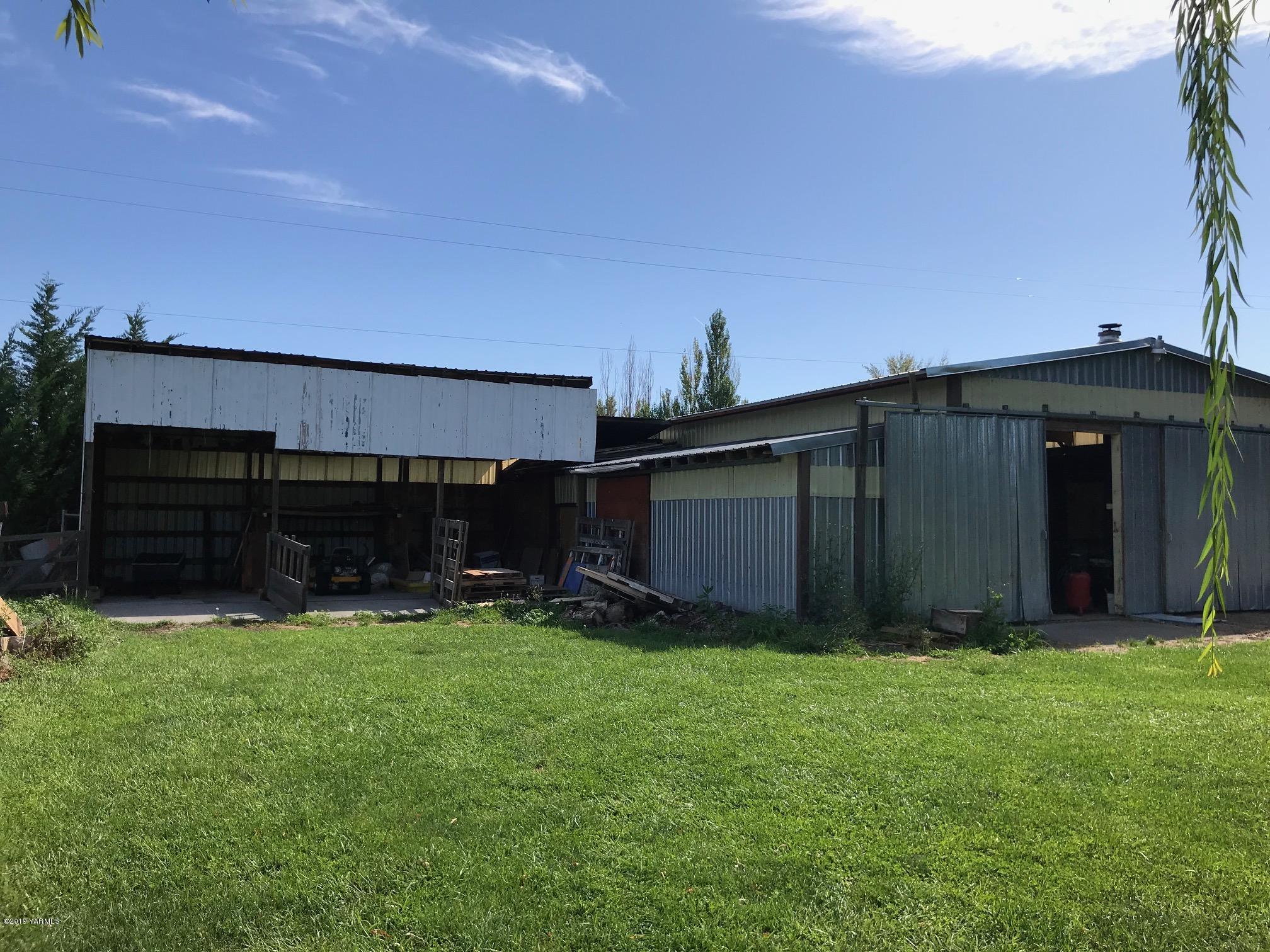 4031 Bell Road Yakima, WA 98901 - Photo 16 of 28 a view of a backyard
