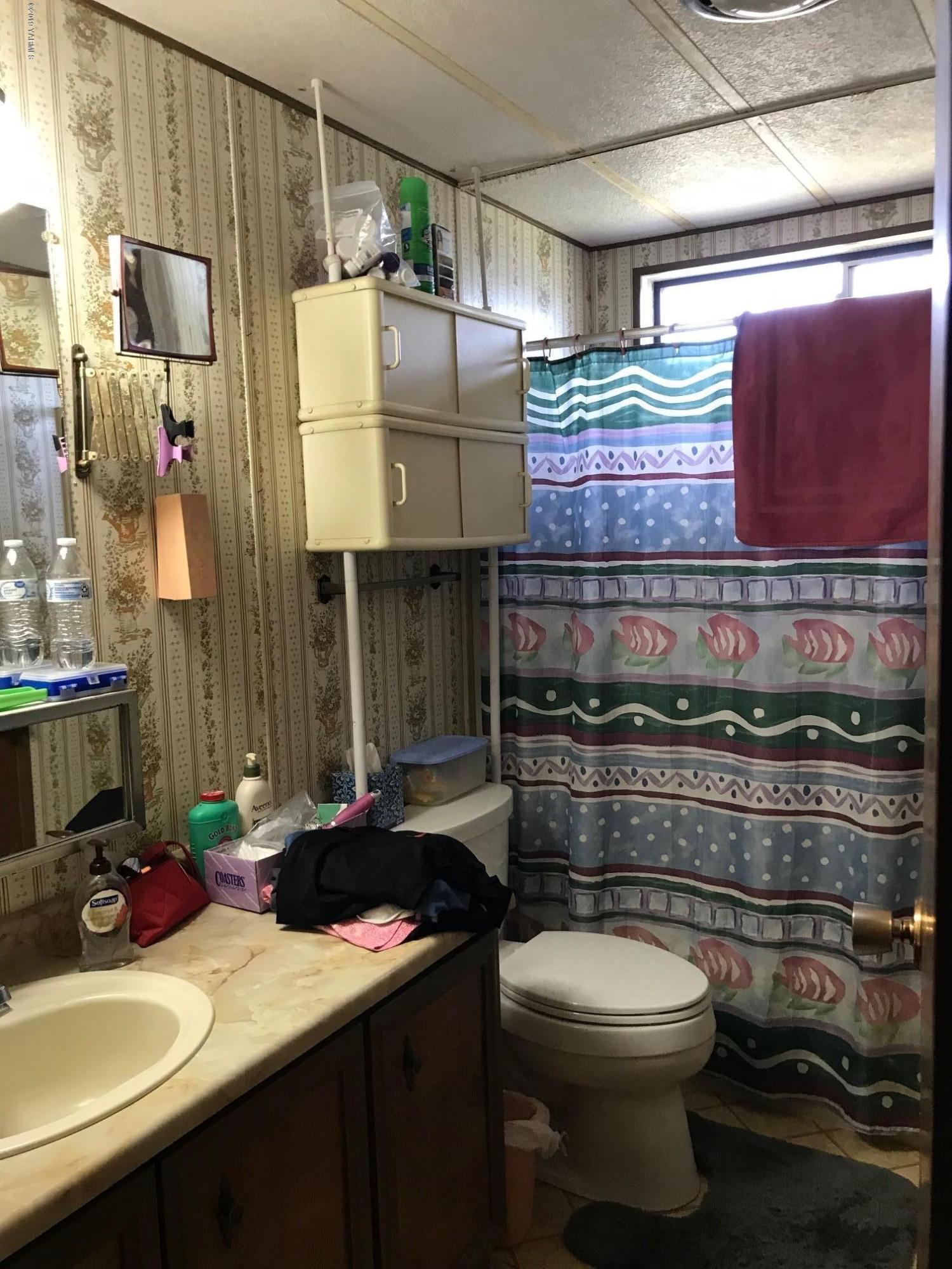 4031 Bell Road Yakima, WA 98901 - Photo 25 of 28 a bathroom with a sink toilet and shower