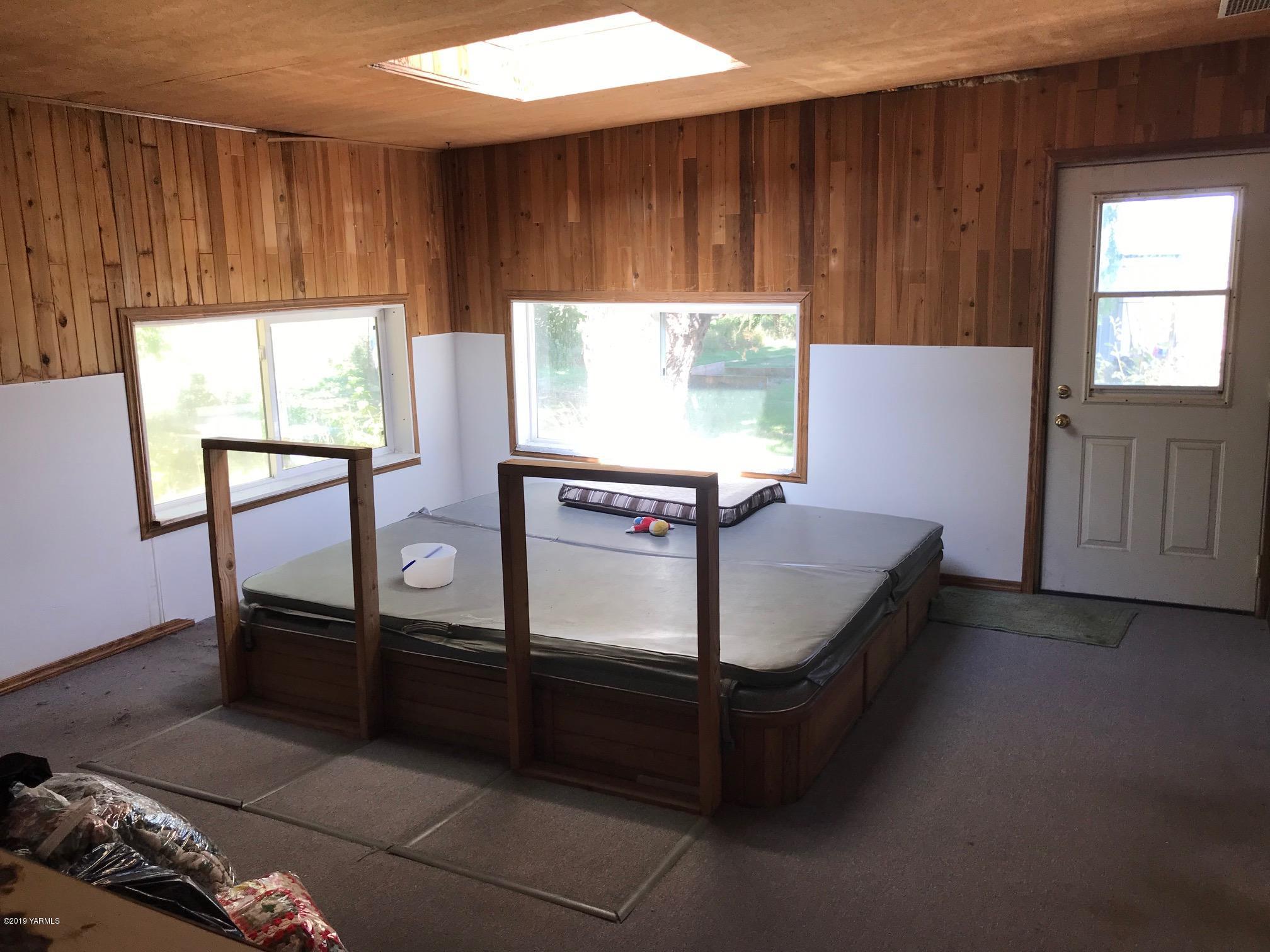 4031 Bell Road Yakima, WA 98901 - Photo 28 of 28 a sitting area with window