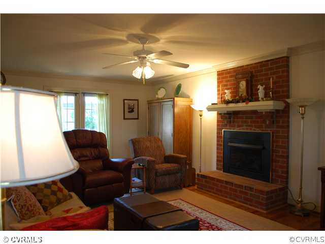 1436 Mill Quarter Road Powhatan, VA 23139 - Photo 5 of 12 Den/Family/Great Room