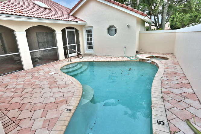 6829 Sun River Road Boynton Beach, FL 33437 - Photo 32 of 48 Guest quarters opens to pool