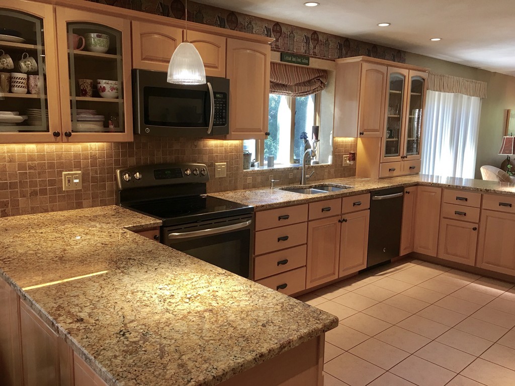 41 Andrews Road Wakefield, MA 01880 - Photo 5 of 30 Gallery Image 5