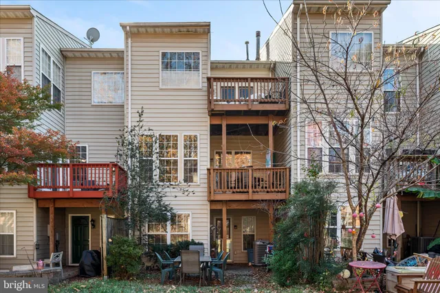 $3,900 | 5419 Summer Leaf Lane, Alexandria, VA 22312