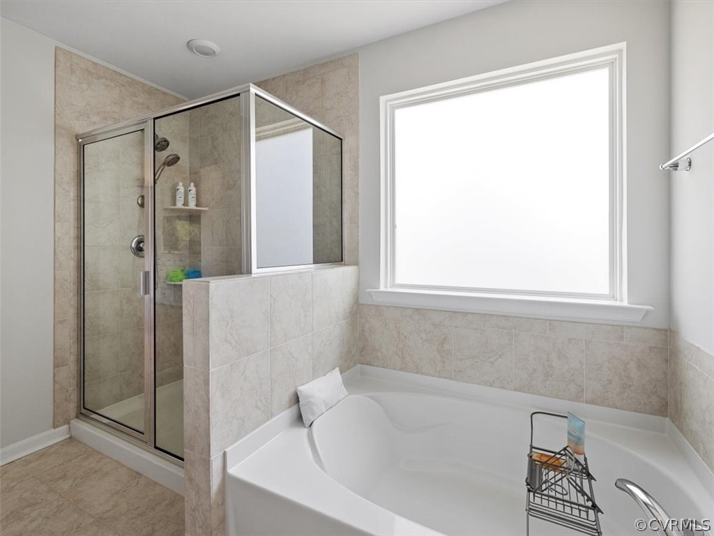 1413 Braisden Road Midlothian, VA 23114 - Photo 31 of 37 a bathroom with a shower and a bathtub
