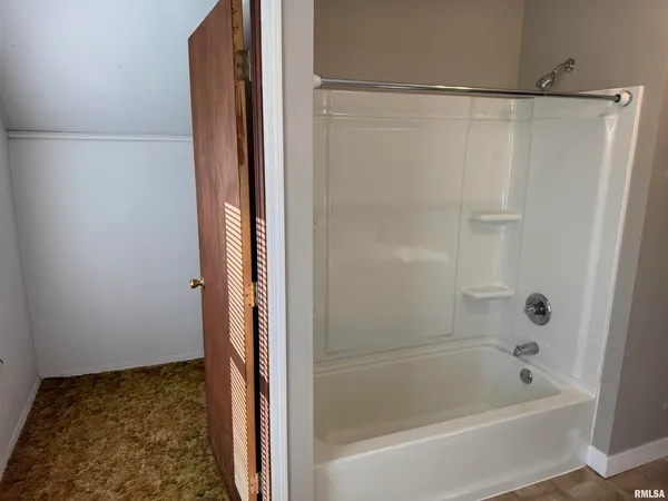 $925 | 1721 West 16th Street, Davenport, IA 52804