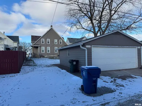 $925 | 1721 West 16th Street, Davenport, IA 52804