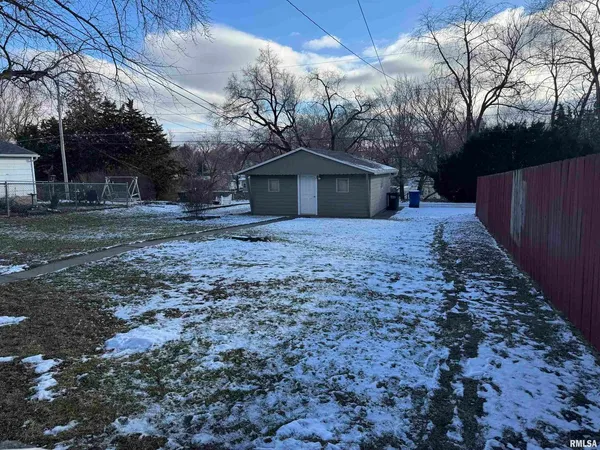 $925 | 1721 West 16th Street, Davenport, IA 52804