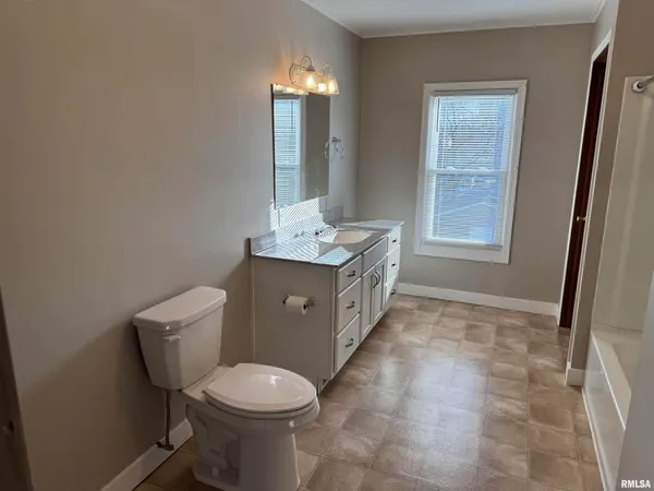 $925 | 1721 West 16th Street, Davenport, IA 52804