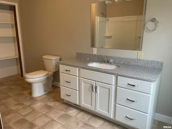 $925 | 1721 West 16th Street, Davenport, IA 52804