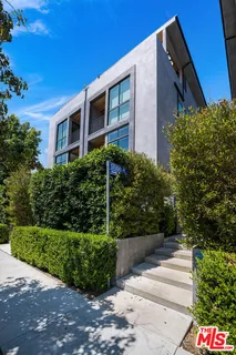 $1,599,000 | 4425 North Studio Place, Studio City, CA 91602