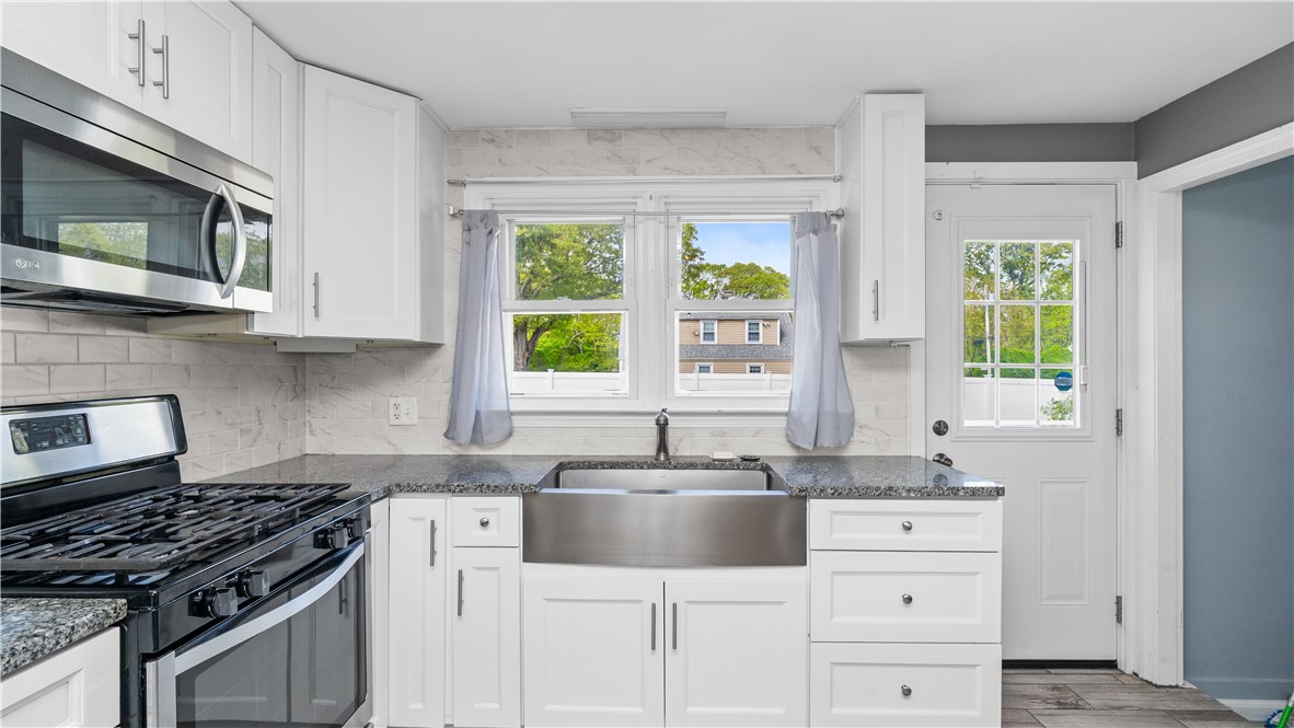 339 George Arden Avenue Warwick, RI 02886 - Photo 10 of 42
