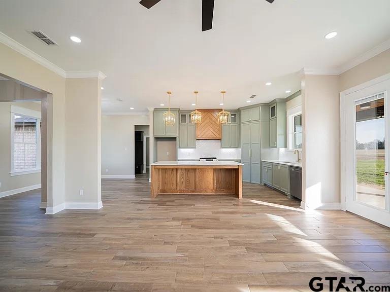 404 Small Oaks Road Kilgore, TX 75662 - Photo 12 of 34