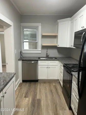 $1,800 | 240 East New Hampshire Avenue, Southern Pines, NC 28387