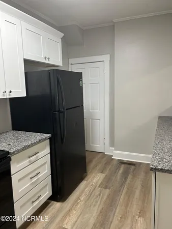 $1,800 | 240 East New Hampshire Avenue, Southern Pines, NC 28387
