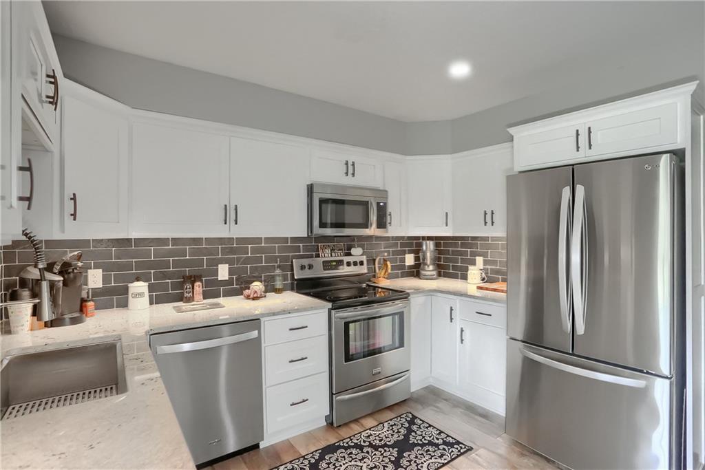 318 Windsor Ridge, Unit 15 New Castle, PA 16105 - Photo 5 of 22 Gallery Image 5