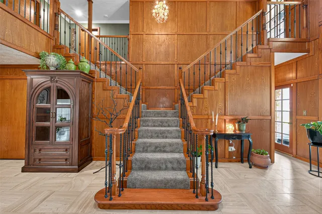 a view of entryway with a front door