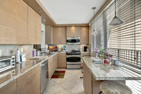$725,000 | 521 North Riverside Drive, Unit 1207, Pompano Beach, FL 33062