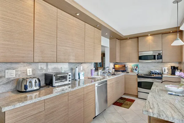 $725,000 | 521 North Riverside Drive, Unit 1207, Pompano Beach, FL 33062