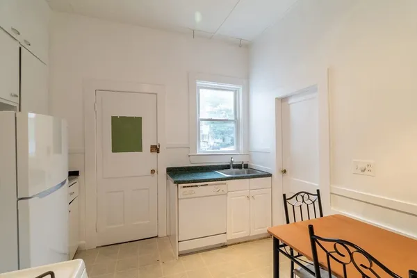 $3,400 | 2 Sherman Street, Unit 2, Cambridge, MA 02138