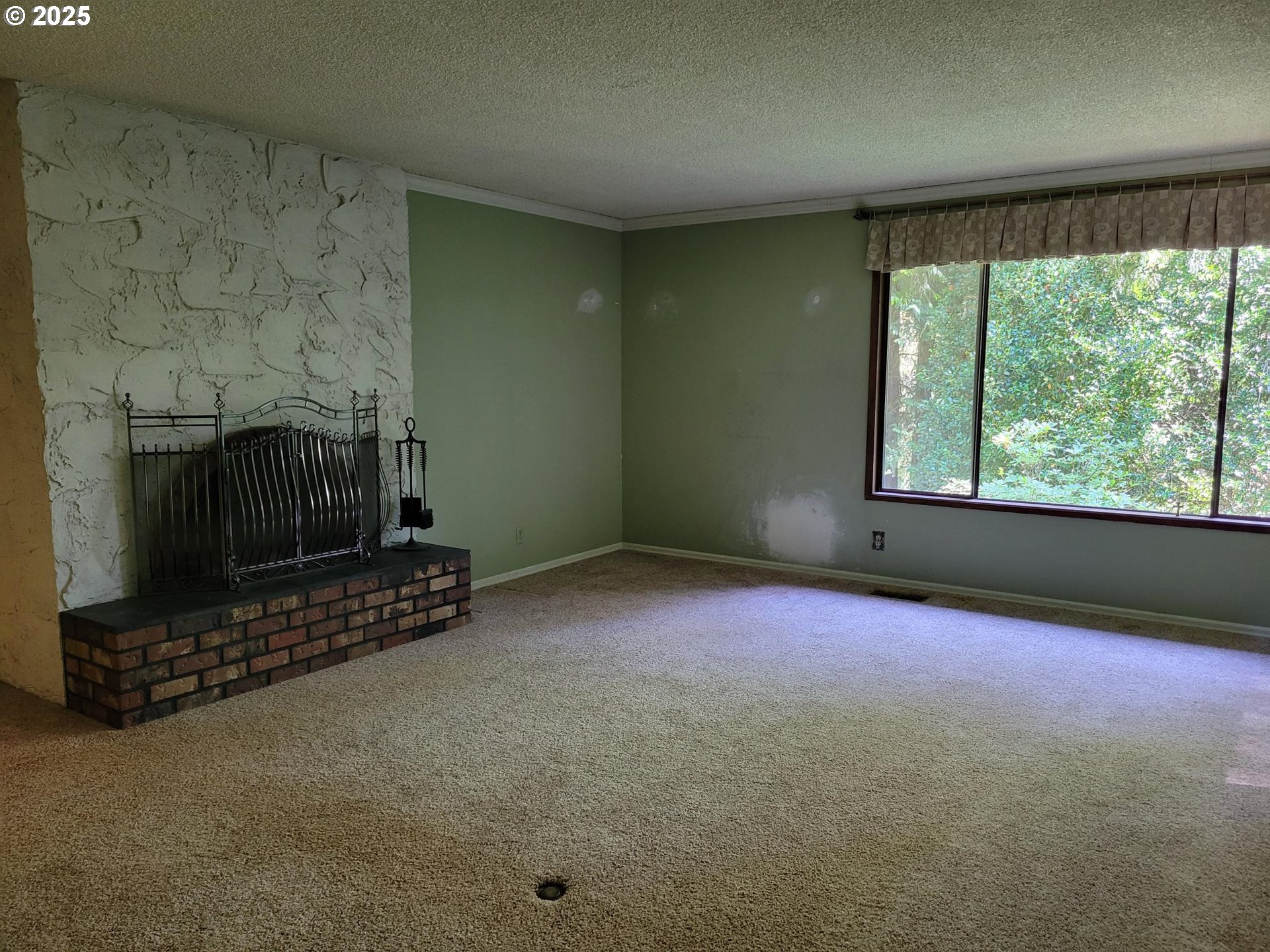 32922 Coal Creek Road Scappoose, OR 97056 - Photo 11 of 21 Living Room