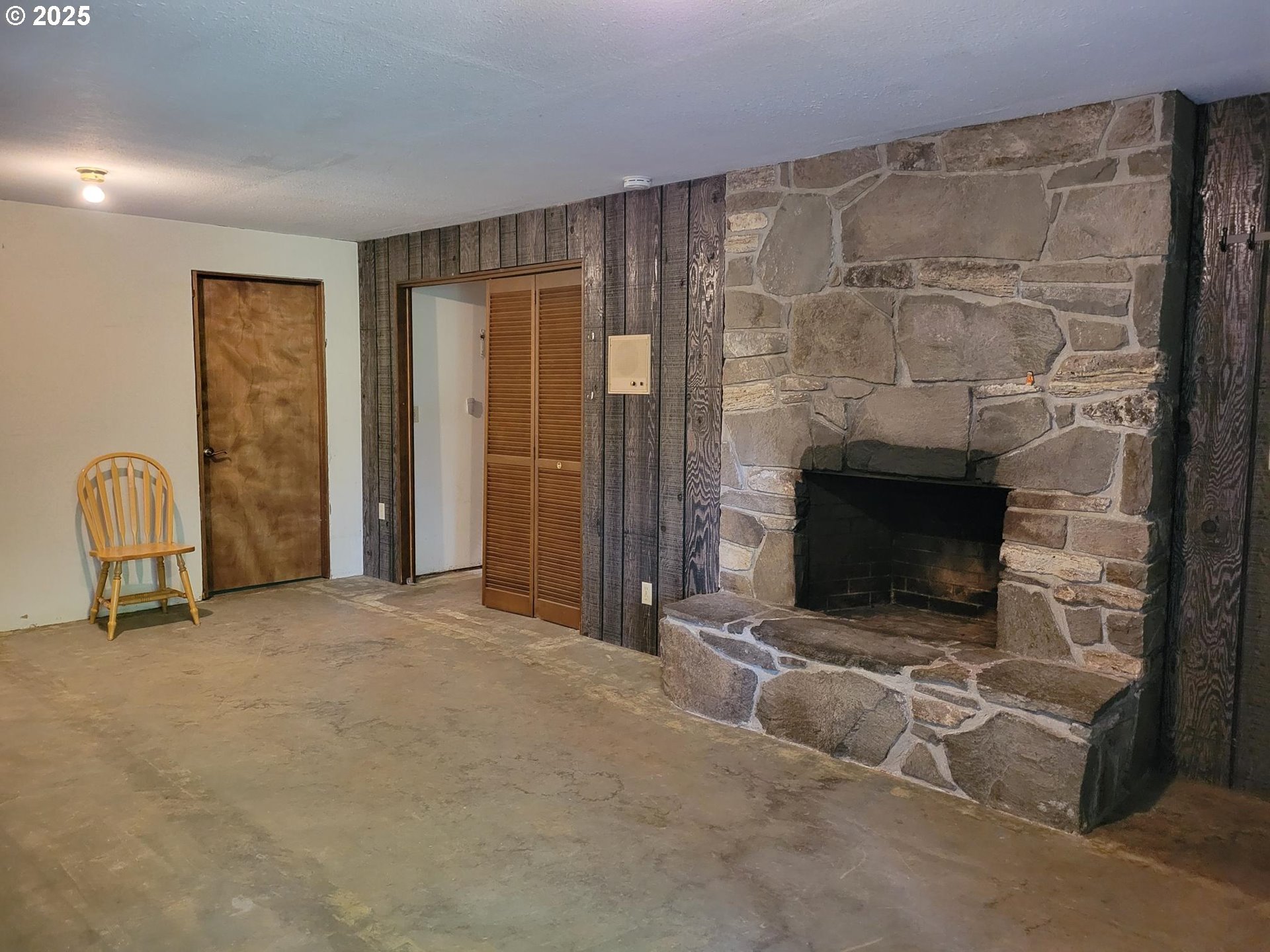 32922 Coal Creek Road Scappoose, OR 97056 - Photo 15 of 21 Utility Room