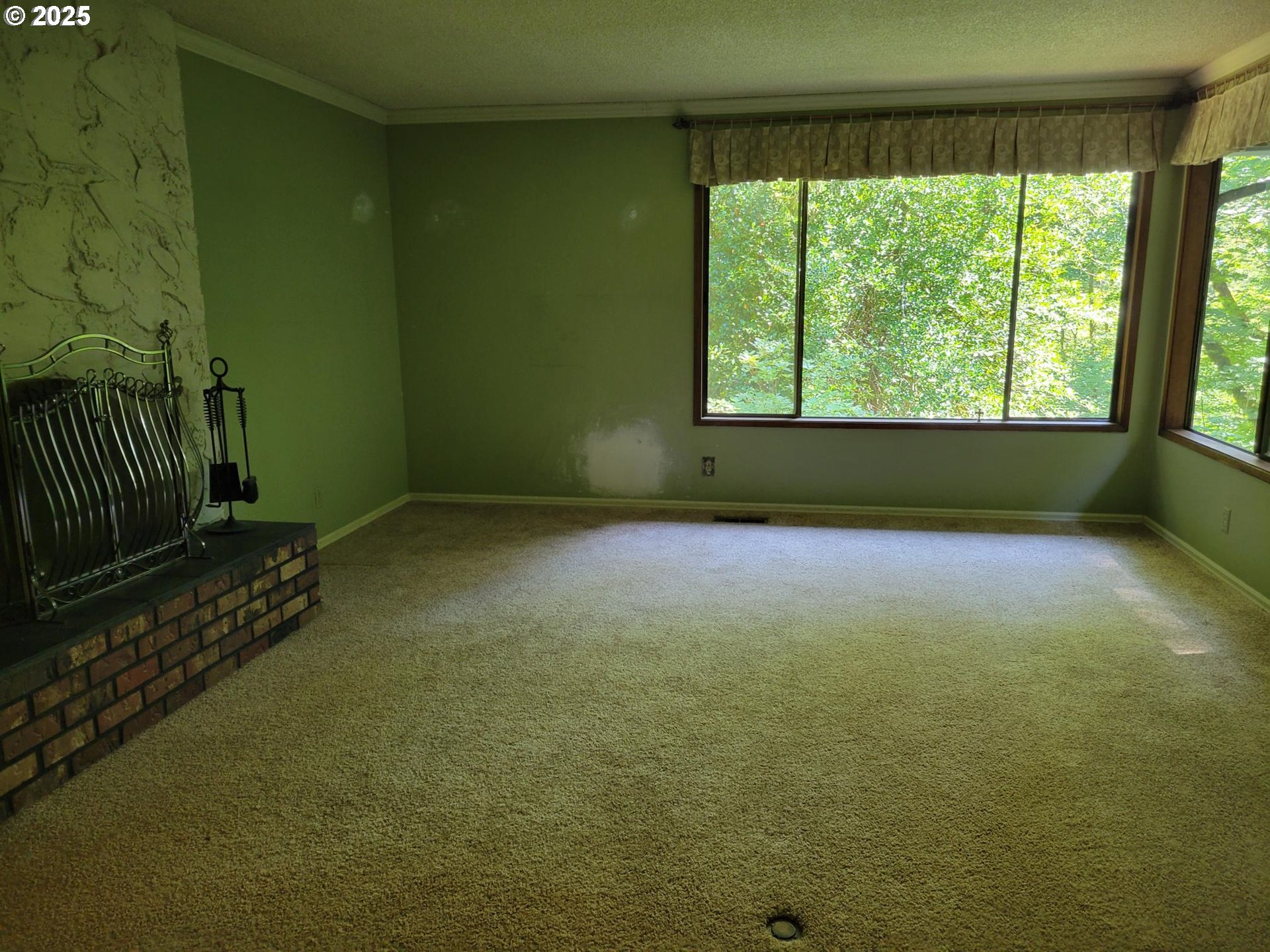 32922 Coal Creek Road Scappoose, OR 97056 - Photo 9 of 21 Living Room