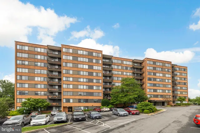 $300,000 | 4390 Lorcom Lane, Unit 503, Arlington, VA 22207